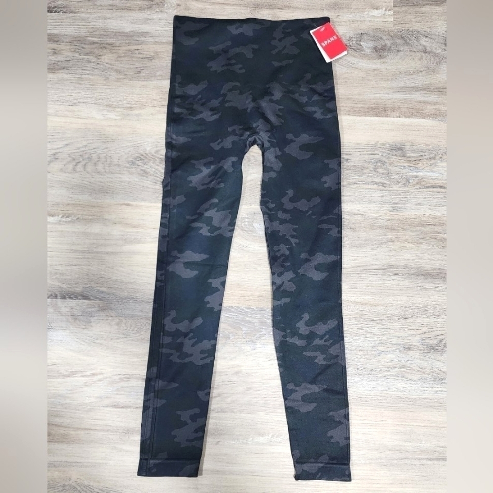 Spanx Look At Me Now Black Camo Leggings Size Small - New With Tags